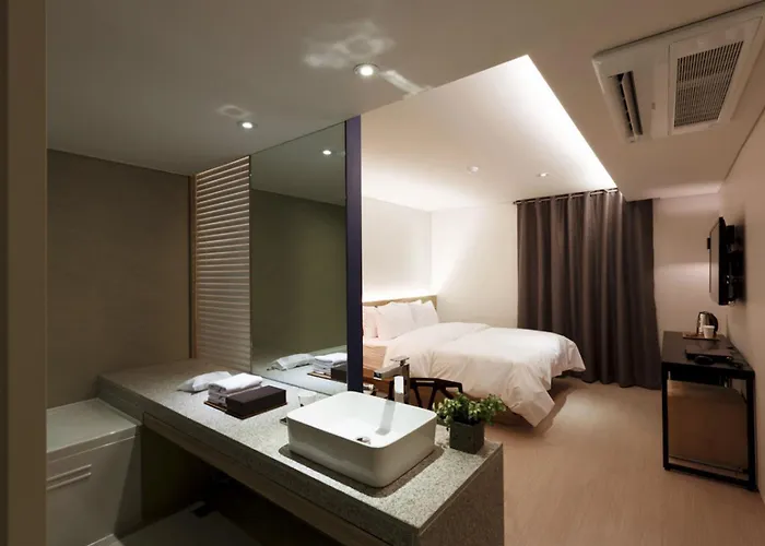 Seocho H Hotel *