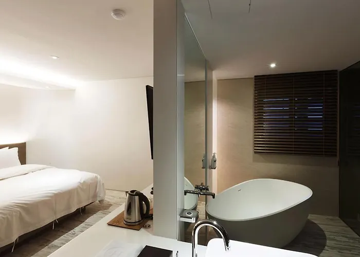 Hotel Seocho H *